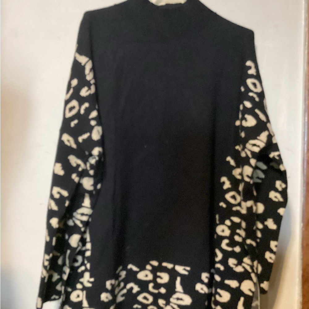 Women’s Plus Black and Cream Patterned Oversized Sweater by Chic Soul. Size 2X